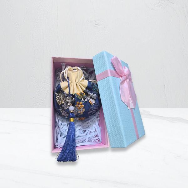 Chinoiserie & Pure Gold